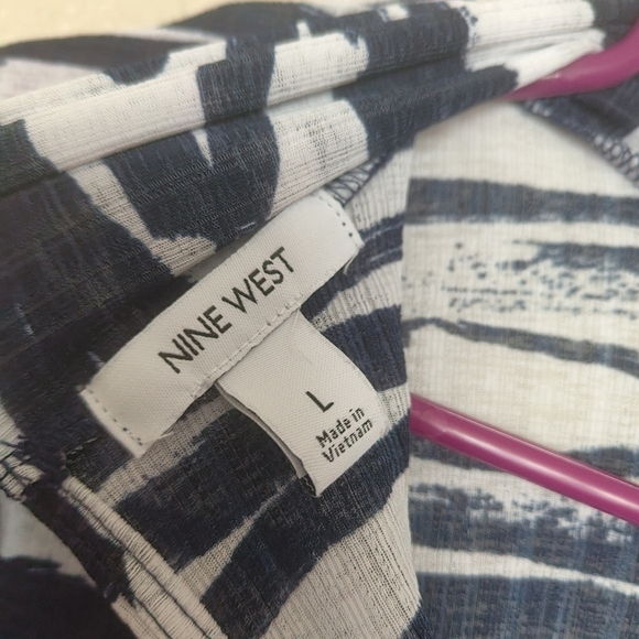 Nine west Top with navy blue and white animal print collar Long ties Medium Size - Picture 9 of 13